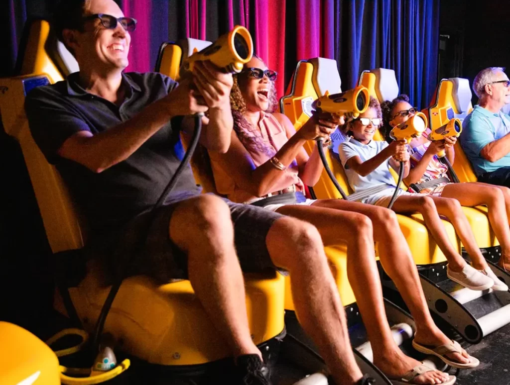 7D Dark Ride Adventure - Simulador interativo em que você atira nos vilões com óculos 3D, efeitos sonoros, vento e até cheiro. Uma das atrações mais surpreendentes do parque!