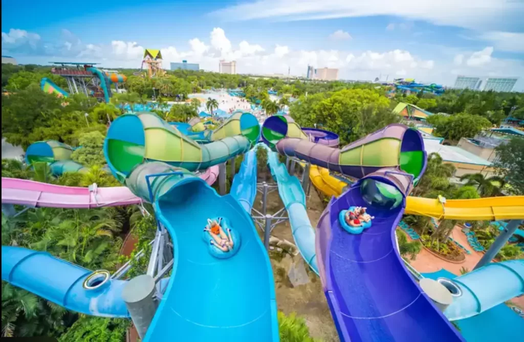 Descida final dos toboáguas do Aquatica SeaWorld Orlando