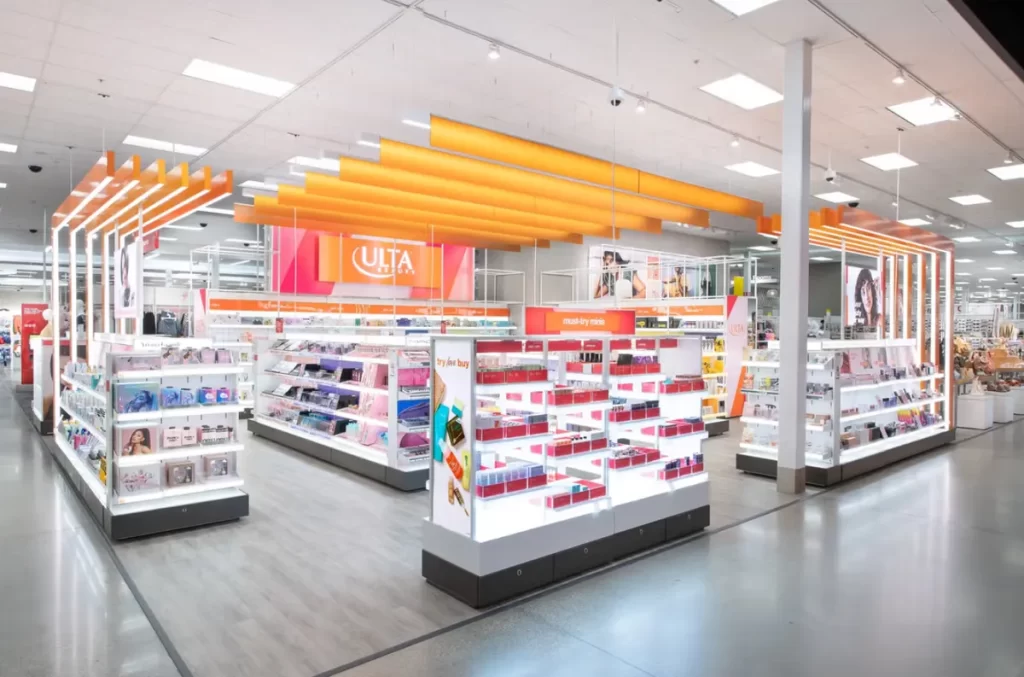 Área de beleza da loja Target em Orlando, com estande da Ulta Beauty.