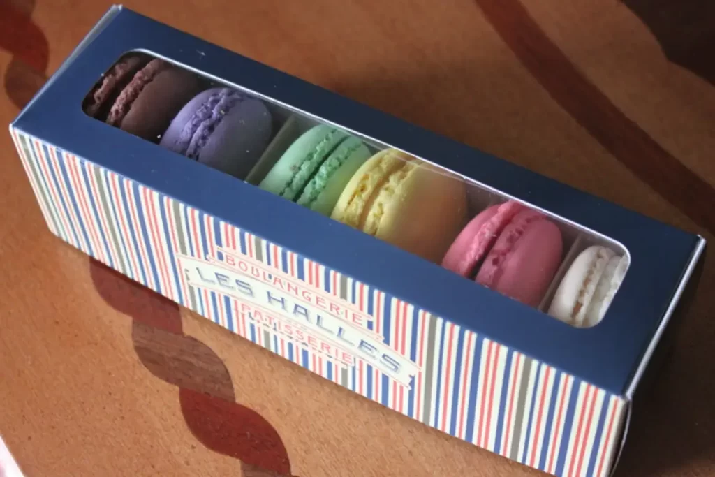 Caixa de macarons coloridos da Les Halles Boulangerie no EPCOT