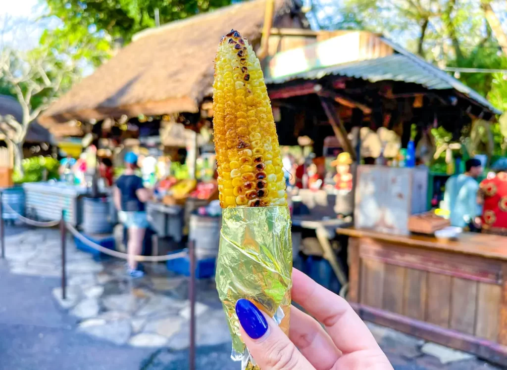 Milho grelhado temperado servido no Harambe Market no Animal Kingdom