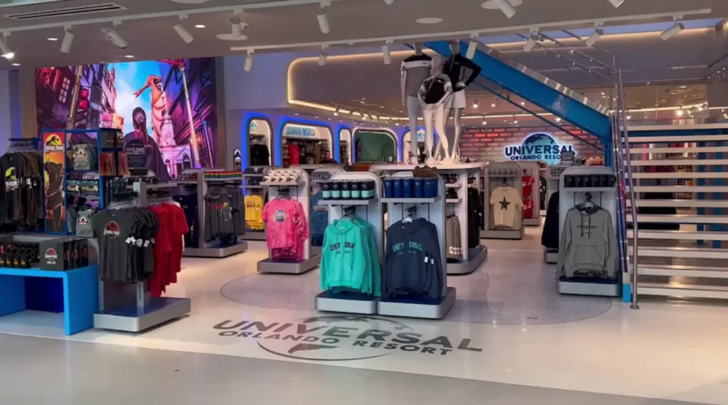 Interior da loja Universal Orlando Resort no Aeroporto de Orlando.