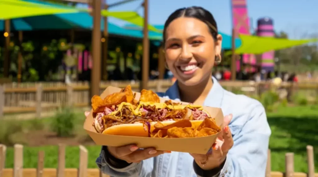 Lanches prontos e deliciosos são destaque nas áreas ao ar livre do parque.