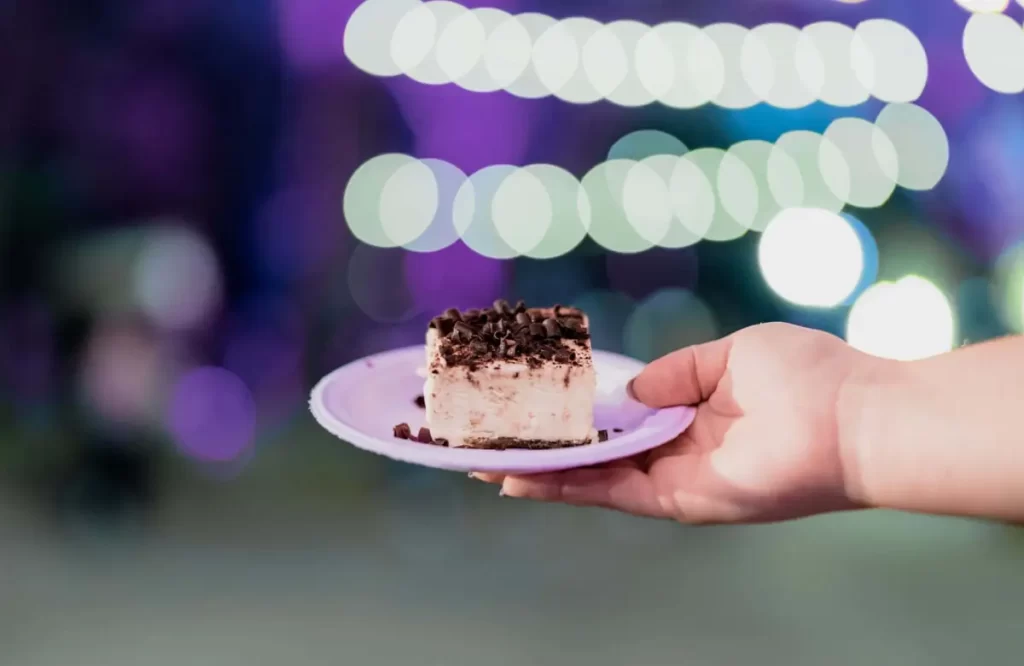 Doces refinados também fazem parte da experiência no Busch Gardens, inclusive à noite.