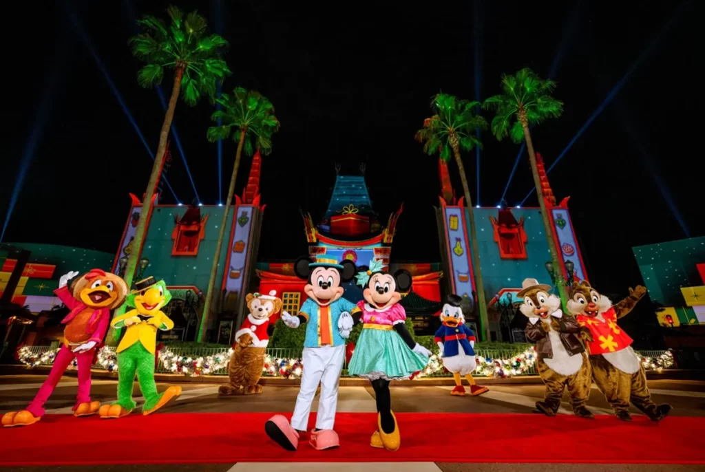 festa de natal o hollywood studios -Mickey, Minnie e personagens clássicos celebrando no evento Jollywood Nights.