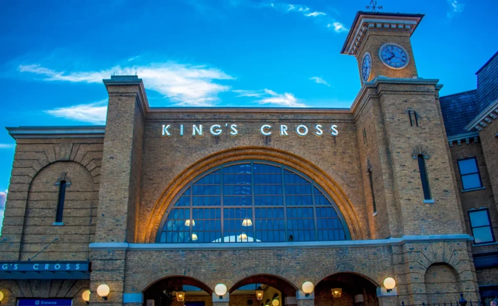 Fachada da estação King’s Cross no Universal Studios Florida, entrada da Plataforma 9¾