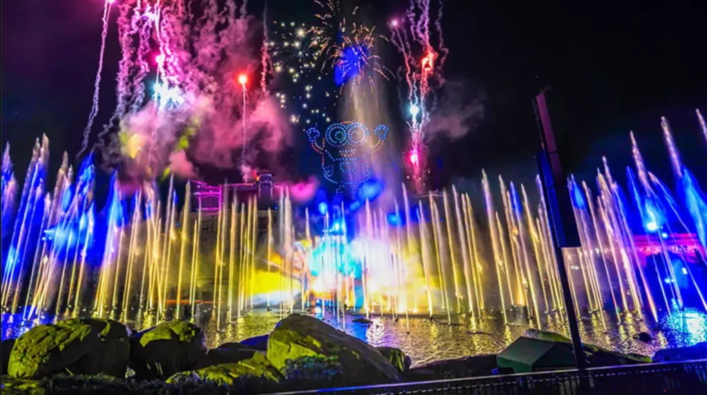 Show de drones e fontes iluminadas no Universal Orlando Resort à noite, espetáculo aquático inesquecível.