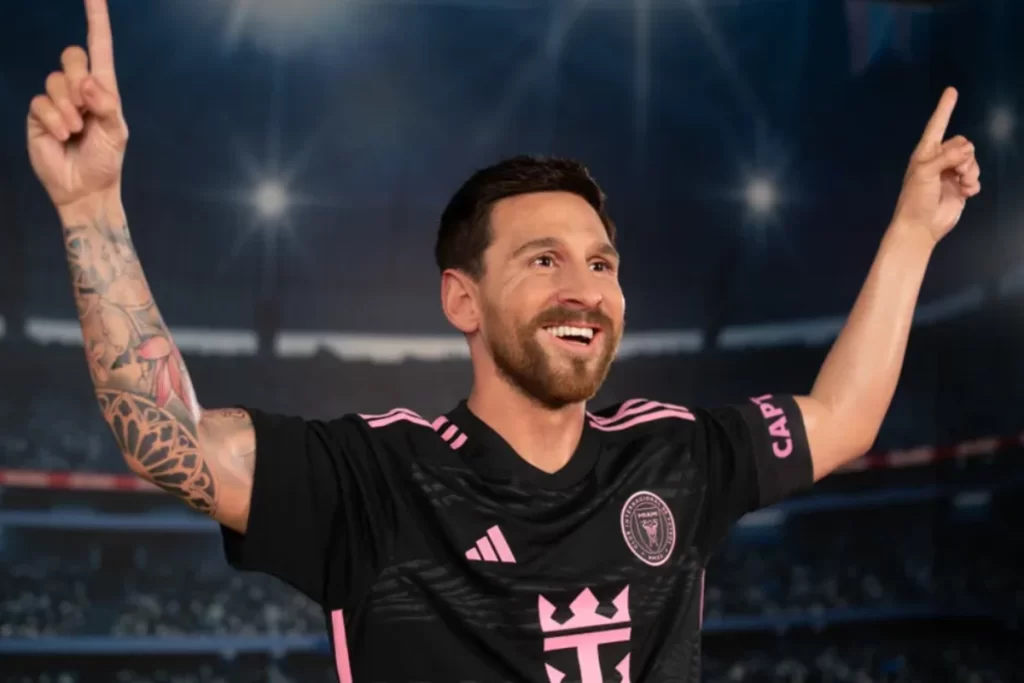 Estátua de cera de Lionel Messi comemorando gol no Madame Tussauds Orlando