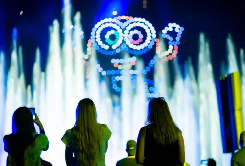 Show de drones e fontes iluminadas no Universal Orlando Resort à noite, espetáculo aquático inesquecível.
