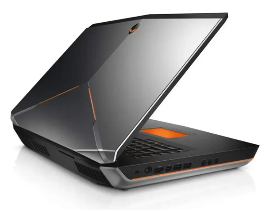 Notebook gamer Alienware de alto desempenho com design futurista, acabamento premium e estrutura robusta, ideal para jogos pesados e tarefas intensivas.