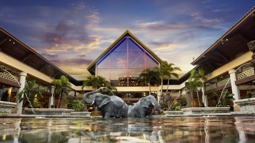 Universal’s Loews Royal Pacific Resort, um dos hotéis da Universal que oferecem Express Pass ilimitado para os parques.