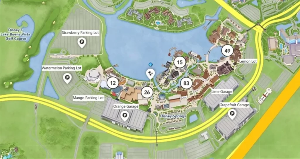 Estacionamento Disney Springs com garagem verde, painel digital mostrando vagas disponíveis e fachada sustentável