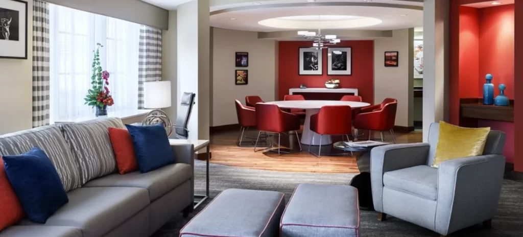 Suíte do Hard Rock Hotel Orlando com sala de estar premium