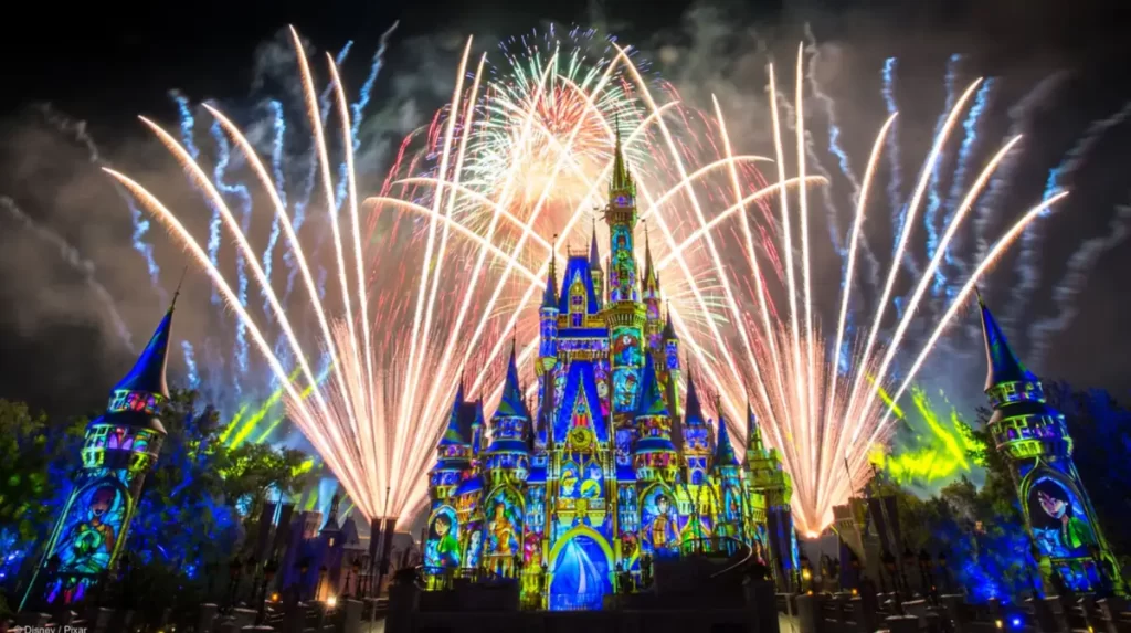 Show de fogos no Castelo da Cinderela encanta visitantes no Magic Kingdom, em Orlando.