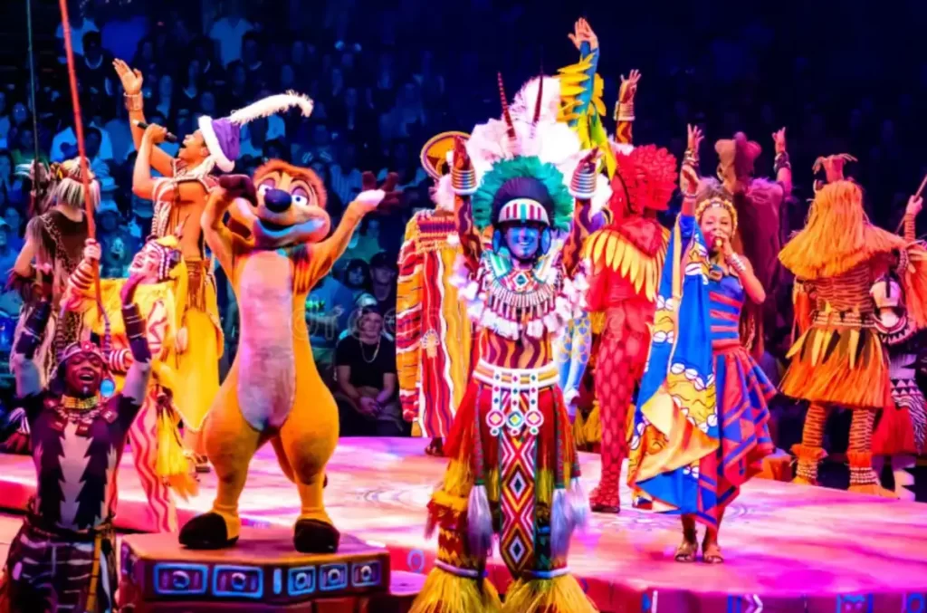 Apresentação colorida do Festival of the Lion King no Disney Animal Kingdom