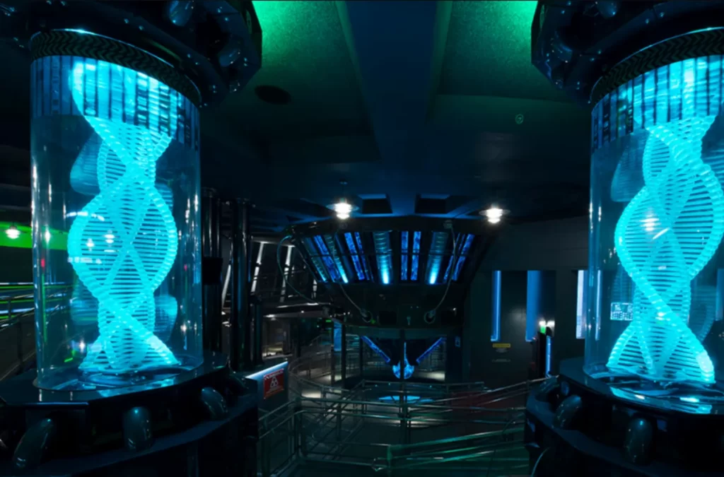 Interior do laboratório temático da fila da montanha russa Hulk com tubos de DNA iluminados em azul no parque Islands of Adventure Universal Orlando atração do personagem Hulk Marvel