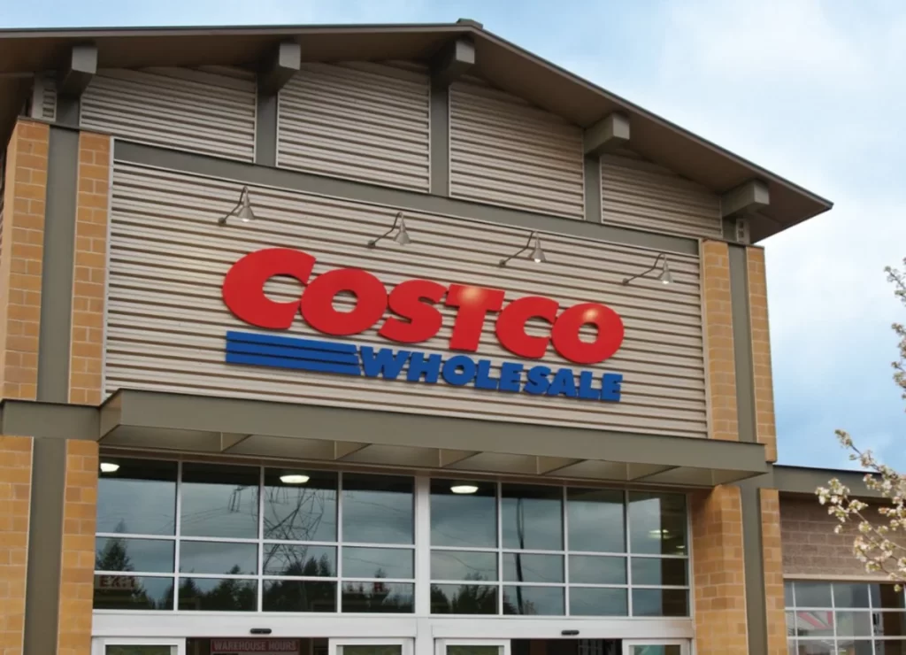 Entrada principal da Costco Wholesale em Orlando, Flórida.