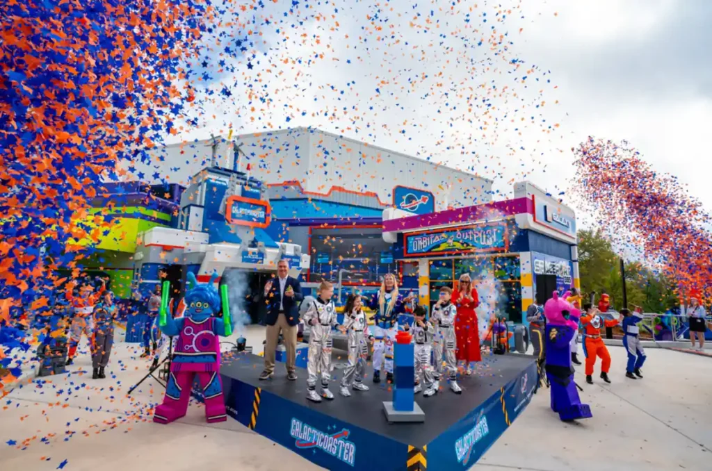 Evento de inauguração da LEGO Galaxy na LEGOLAND Flórida marcou a chegada da GalactiCoaster, nova montanha-russa indoor do parque.