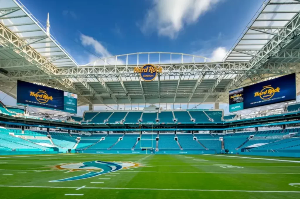 Interior do Hard Rock Stadium em Miami, onde o Brasil disputa sua terceira partida na Copa do Mundo 2026.