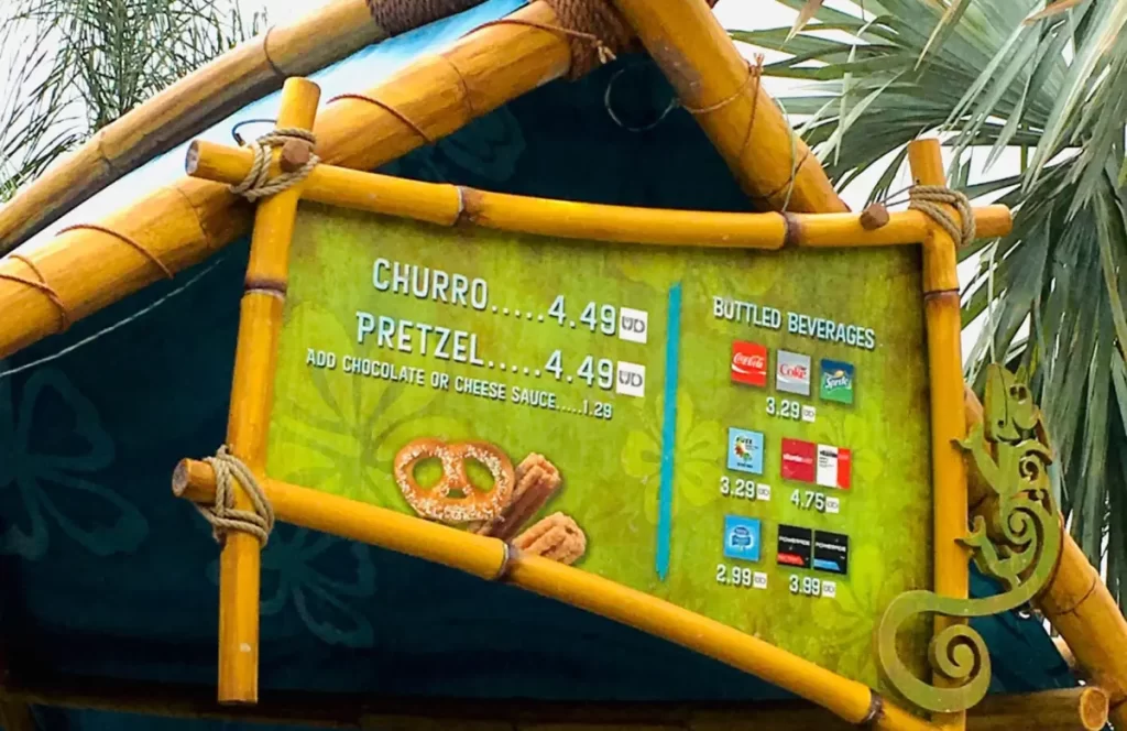 Pretzel tradicional vendido nos carrinhos de snack do Volcano Bay.