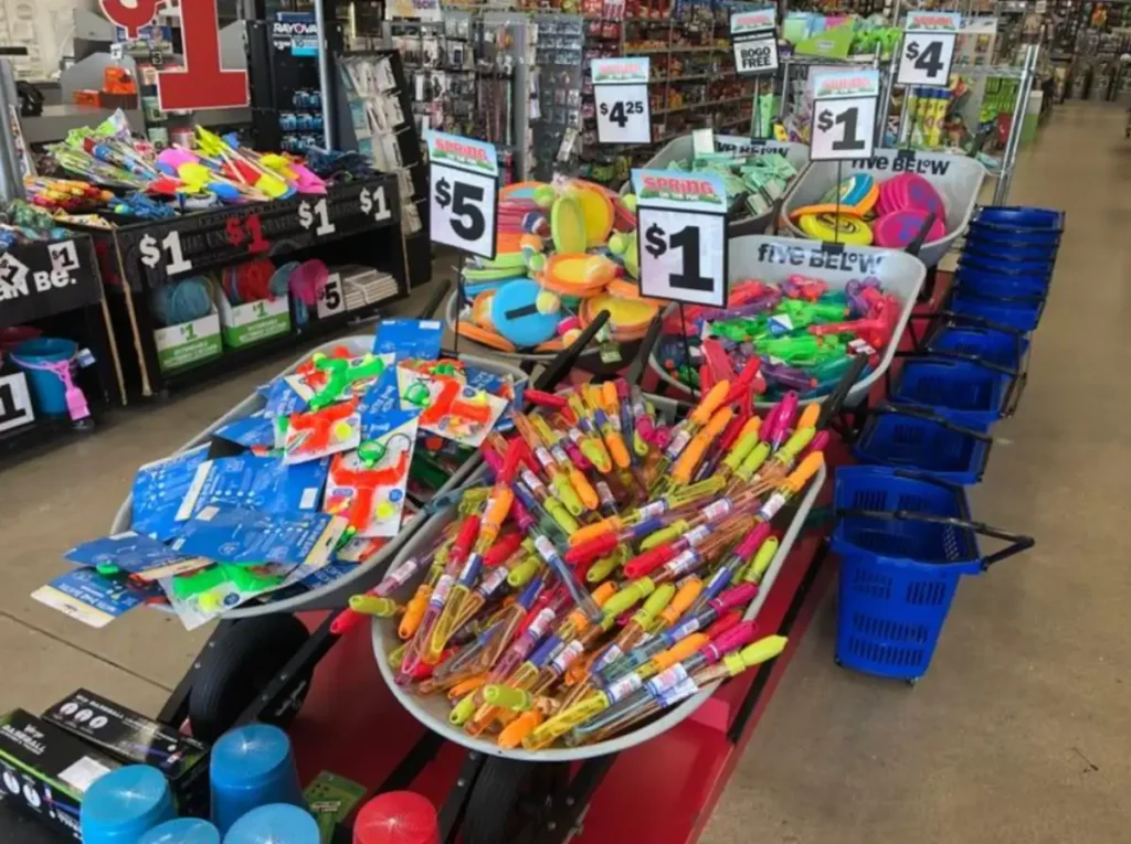 é tudo muito barato na five below!
