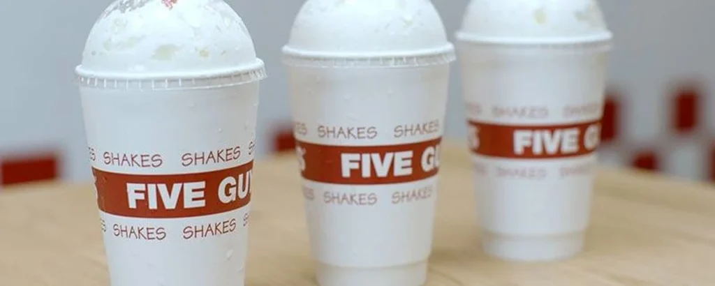 Milkshakes do Five Guys em Orlando com diversos sabores e combinações personalizadas