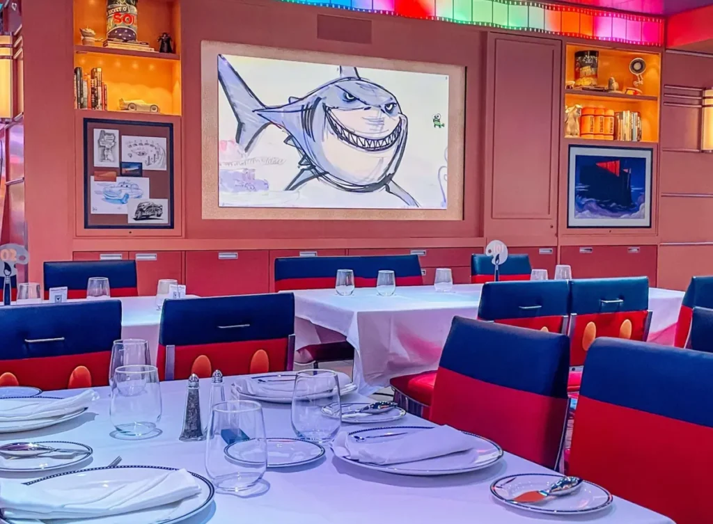 O Animator’s Palate combina gastronomia temática com experiências interativas inspiradas nos clássicos Disney.