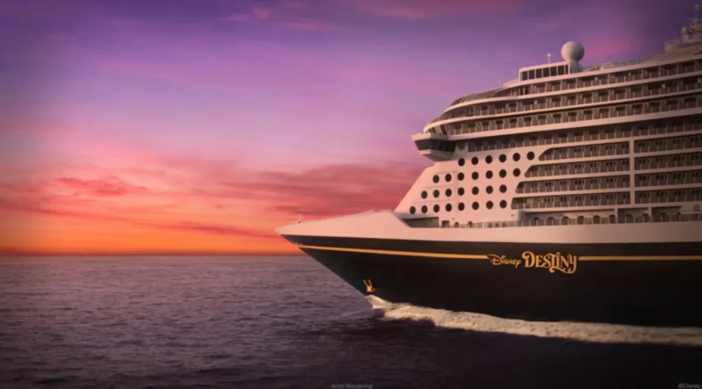 Disney Destiny navegando durante o pôr do sol no oceano