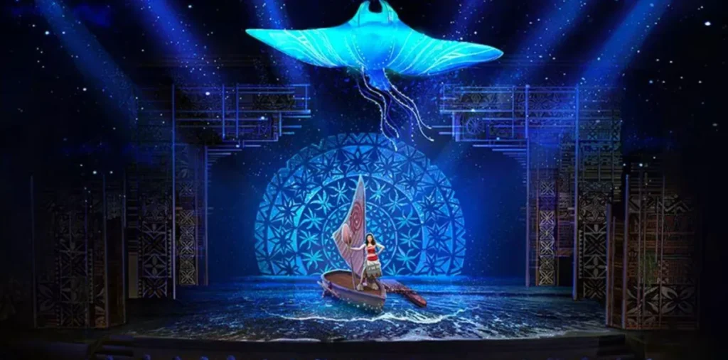 Espetáculo The Tale of Moana apresentado no teatro principal do Disney Treasure