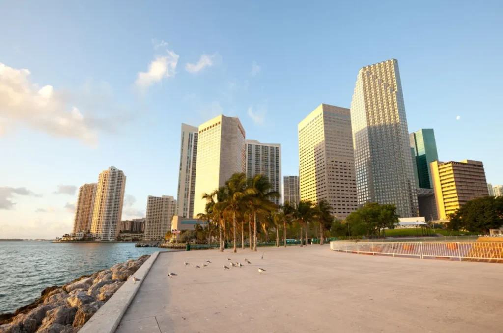 Downtown Miami oferece localização estratégica para explorar diferentes regiões da cidade.