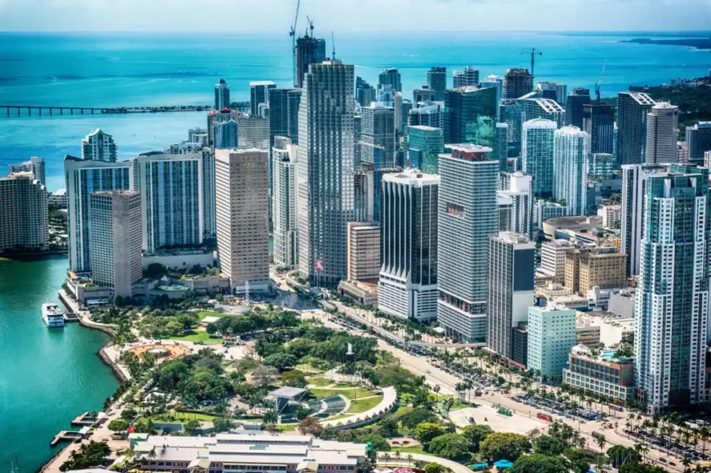 Vista aérea dos arranha-céus de Downtown Miami
