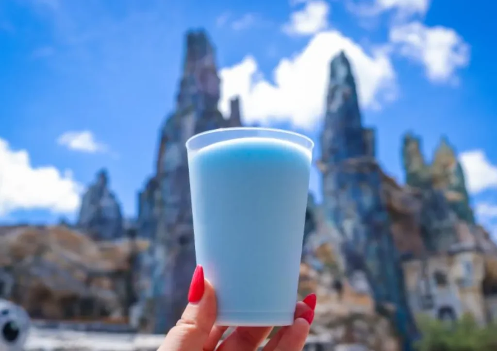 A Blue Milk é uma das bebidas mais famosas de Star Wars e parada obrigatória para fãs.