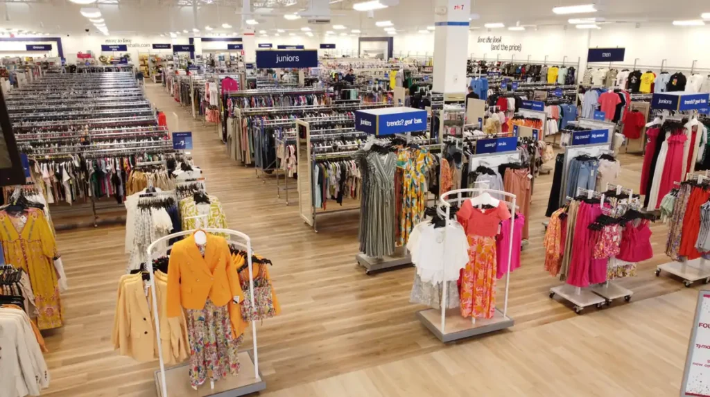 A Marshalls do The Loop Orlando oferece roupas, perfumes importados, cosméticos e artigos para casa de marcas renomadas com excelentes descontos durante todo o ano.
