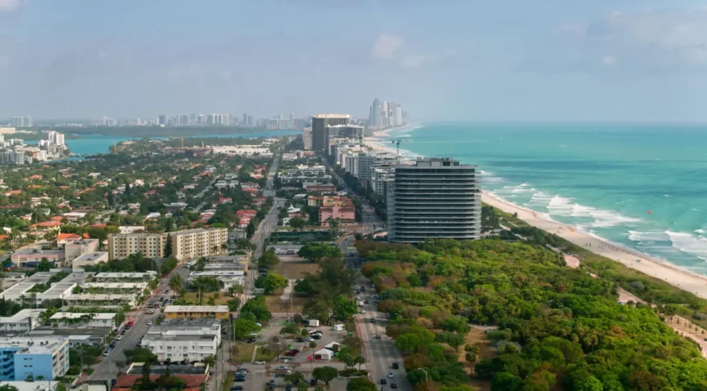 North Beach possui clima mais residencial e menos turístico.
