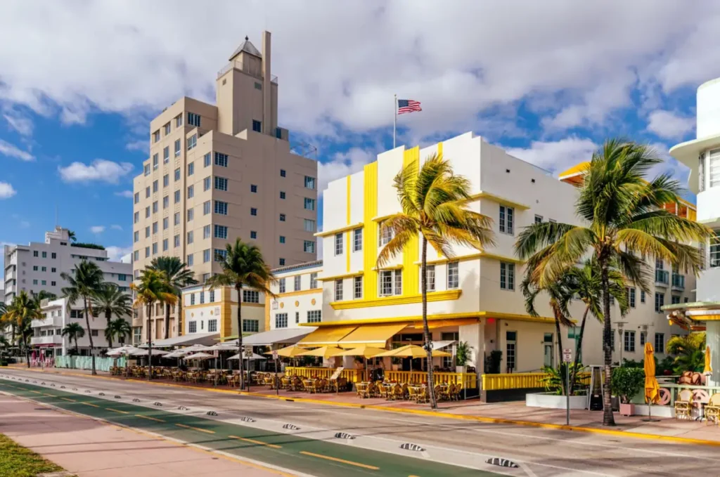 Hotéis Art Déco e restaurantes em Ocean Drive, em South Beach, Miami Beach