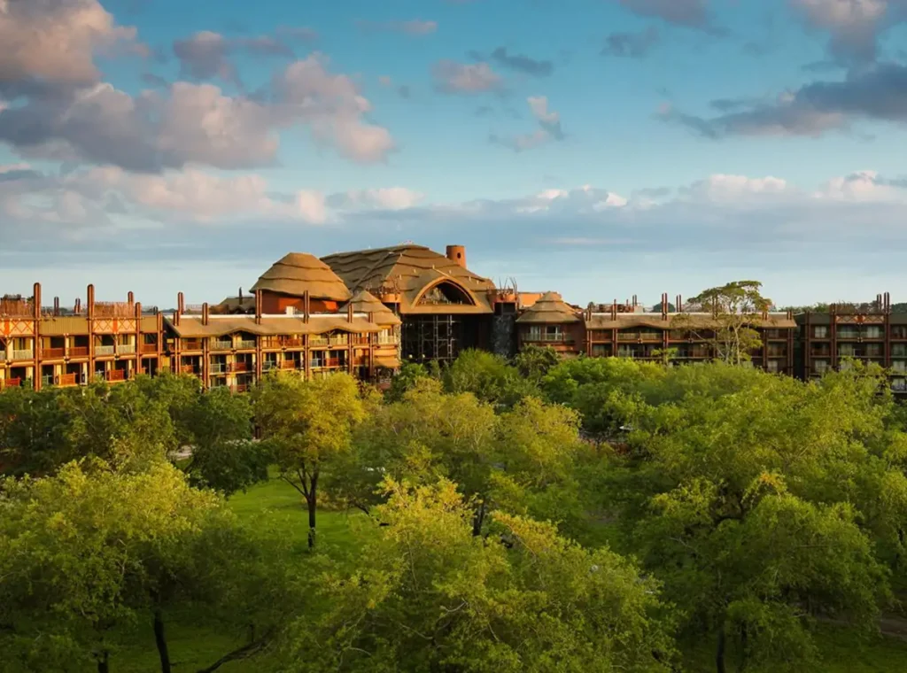 Vista panorâmica do Disney's Animal Kingdom Lodge, um dos hotéis mais exclusivos da Walt Disney World Resort em Orlando.