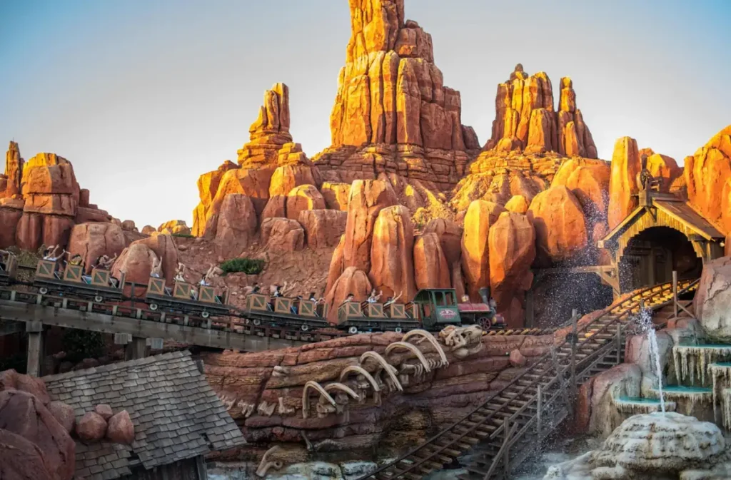 Big Thunder Mountain é a clássica montanha-russa de mina da Westernland.