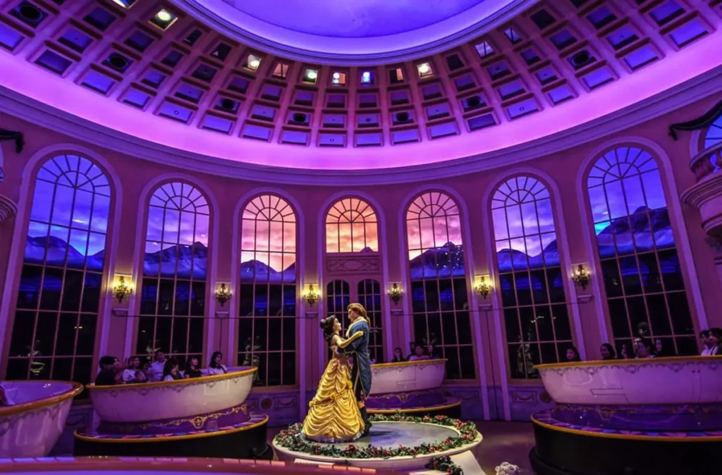 Enchanted Tale of Beauty and the Beast é uma das atrações mais concorridas da Tokyo Disneyland.