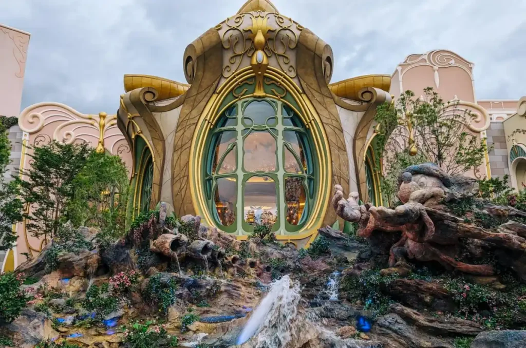 Fantasy Springs reúne cenários inspirados em Frozen, Enrolados e Peter Pan.