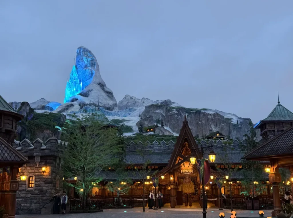 Frozen Kingdom é uma das áreas mais procuradas da Fantasy Springs na Tokyo DisneySea.