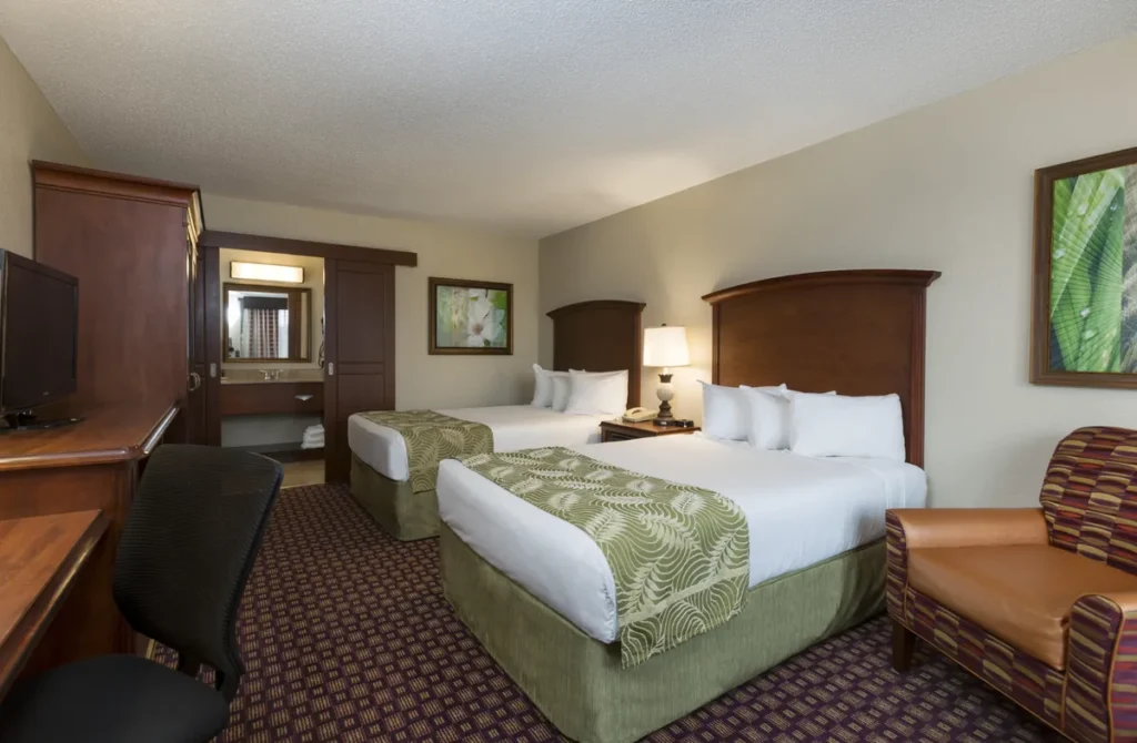 Acomodação confortável do Rosen Inn Lake Buena Vista com espaço para até quatro hóspedes.