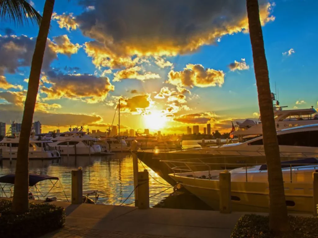 Marina de Miami ao pôr do sol.