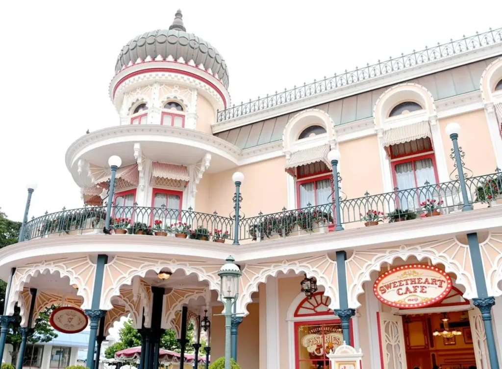 O Sweetheart Cafe é uma opção prática para café da manhã e lanches na Tokyo Disneyland.