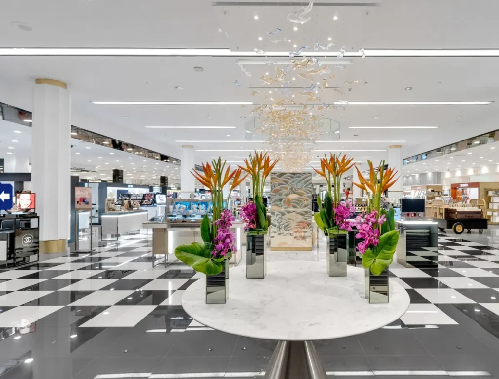 Área de beleza da Bloomingdale's, no Aventura Mall, com o famoso piso quadriculado preto e branco da marca