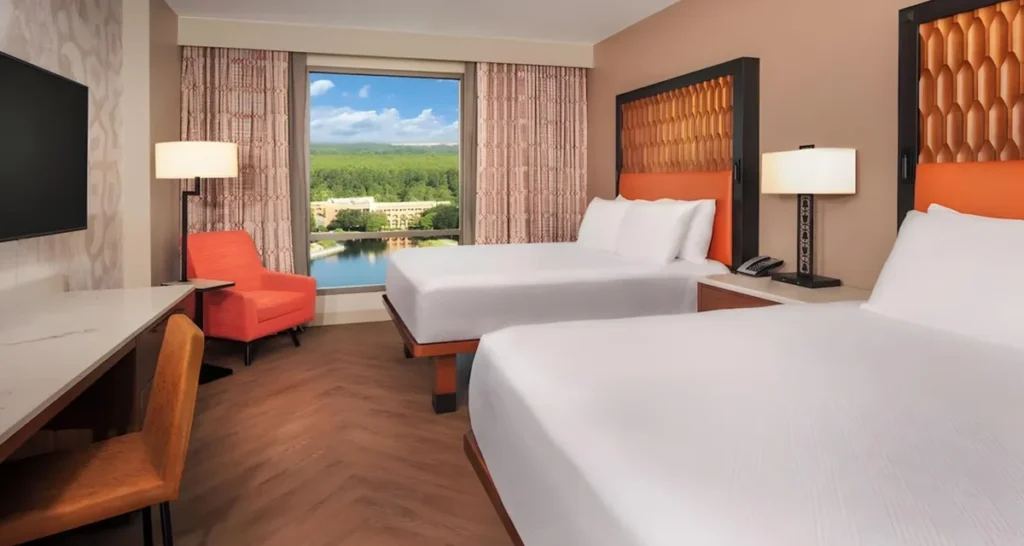 Quarto com duas camas queen no Disney’s Coronado Springs Resort