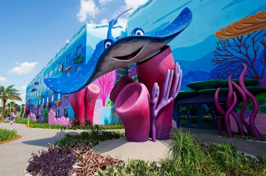 Mr. Ray na entrada da área Finding Nemo do Disney's Art of Animation Resort em Orlando.