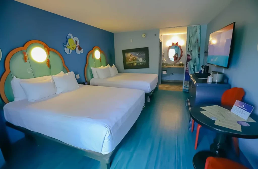 Quarto Standard da Pequena Sereia com duas camas queen.