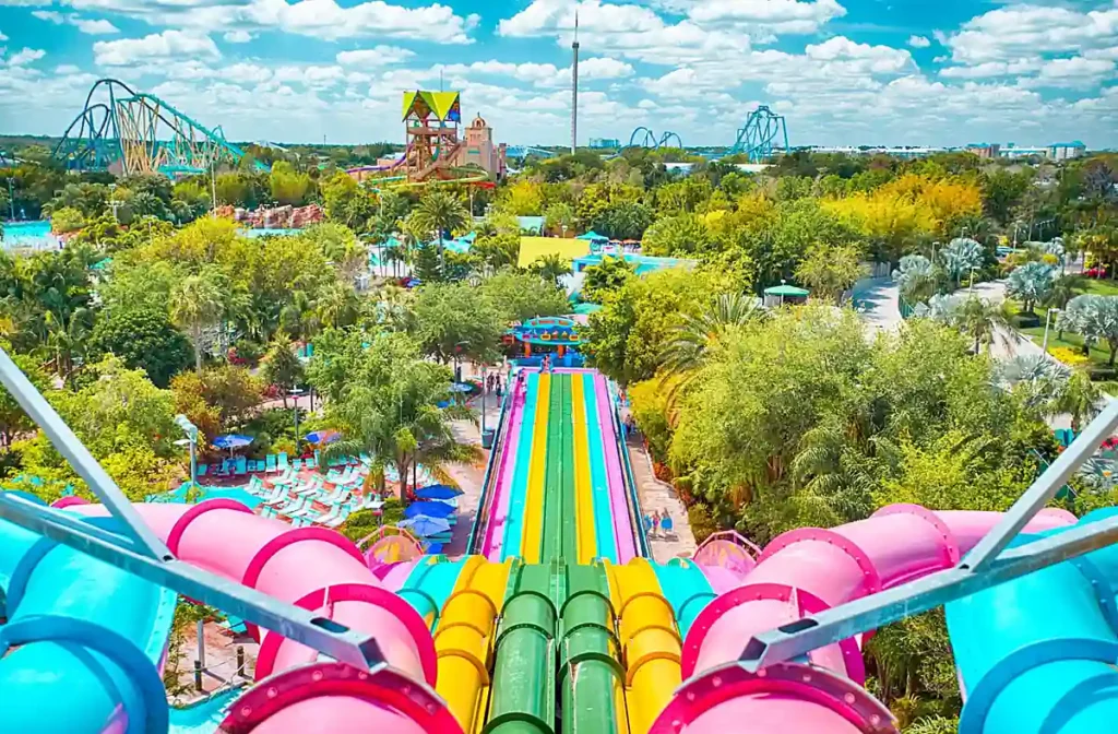 Vista panorâmica do Aquatica Orlando, parque aquático na Flórida com toboáguas, piscinas e atrações para toda a família.