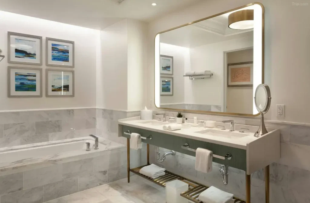 Banheiro de luxo em mármore no JW Marriott Miami Turnberry Resort & Spa