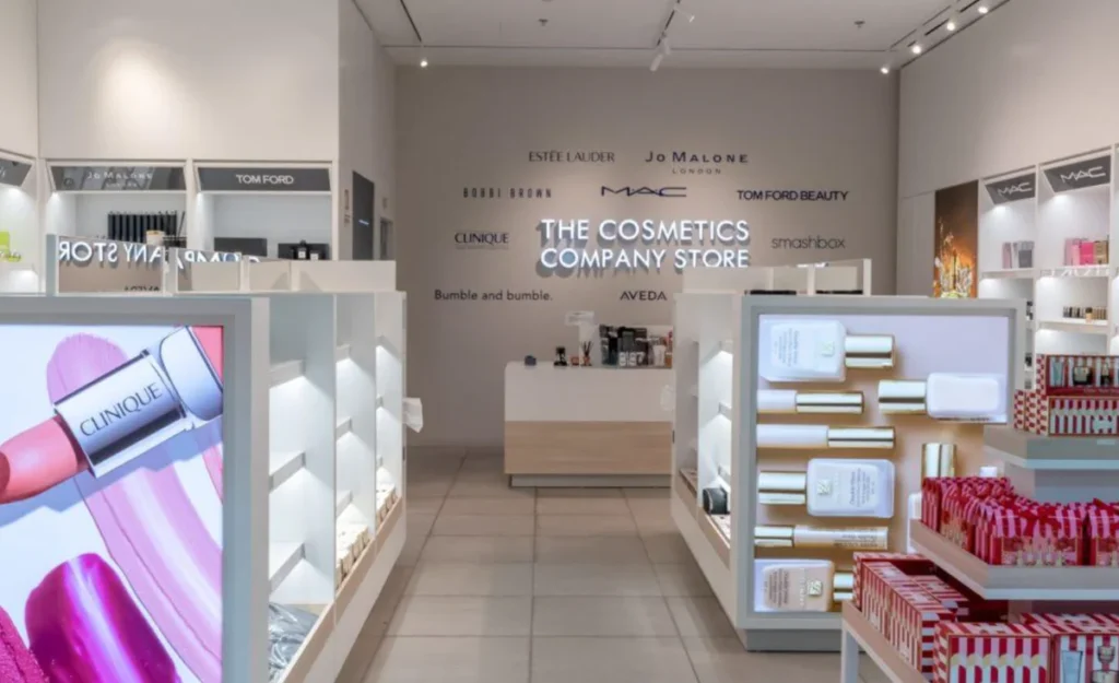 Interior da loja The Cosmetics Company Store